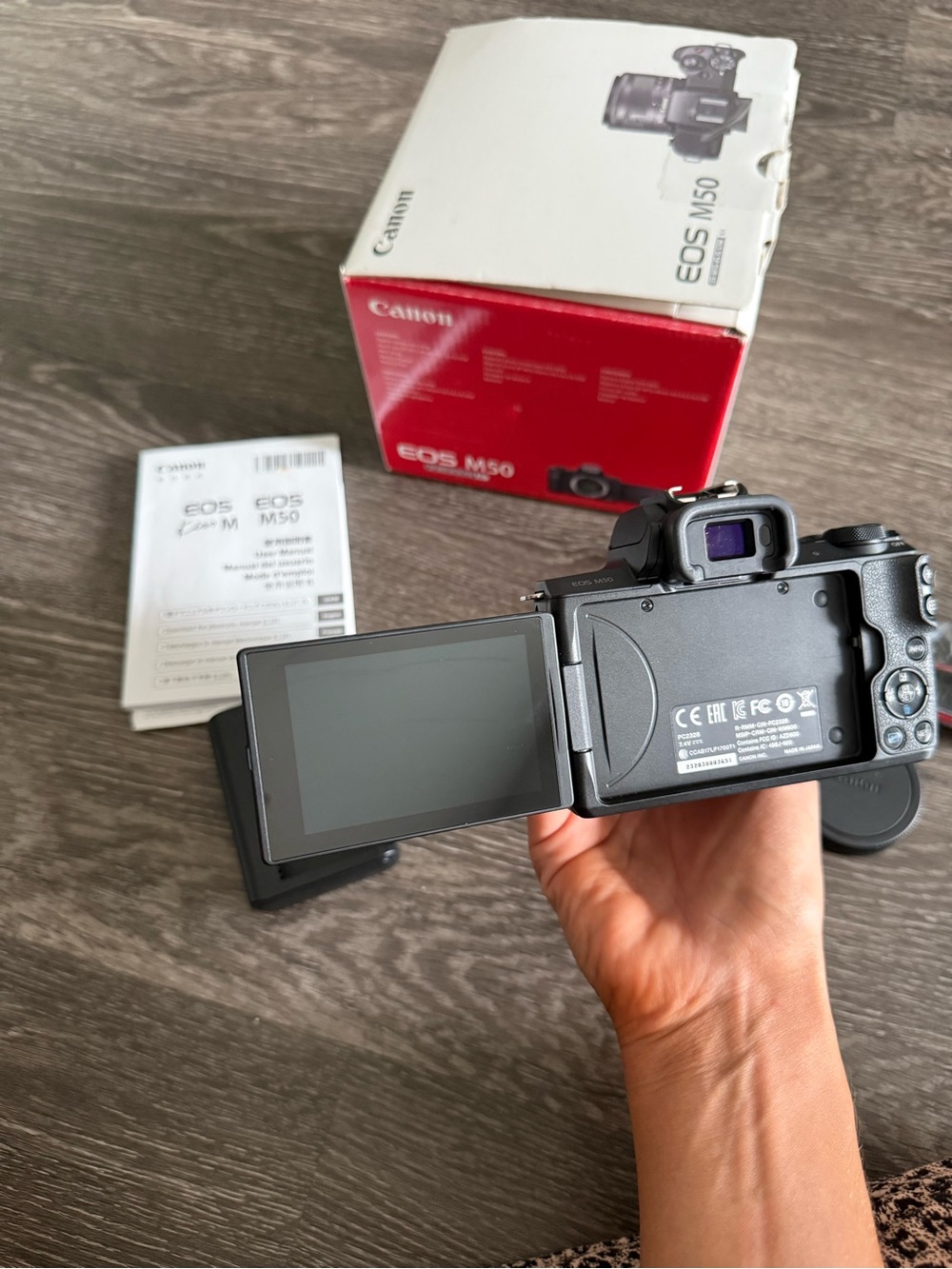 Canon EOS m50 Camera with Interchangeable Lens - Picture 7 of 16